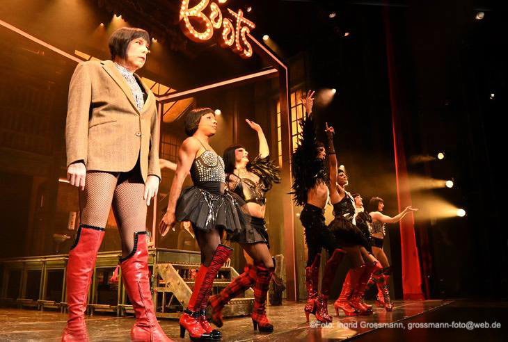 Schlussapplaus der Premiere von Kinky Boots im Deutschen Theater am 29.10.2025 (@Foto: Ingrid Grossmann)